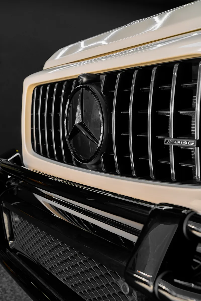 Grille and star of a beige Mercedes-AMG G63